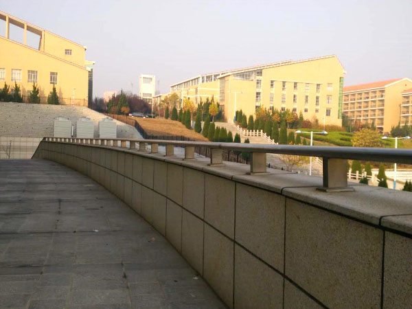 招远市体育馆室内外不锈钢安全护栏3.jpg